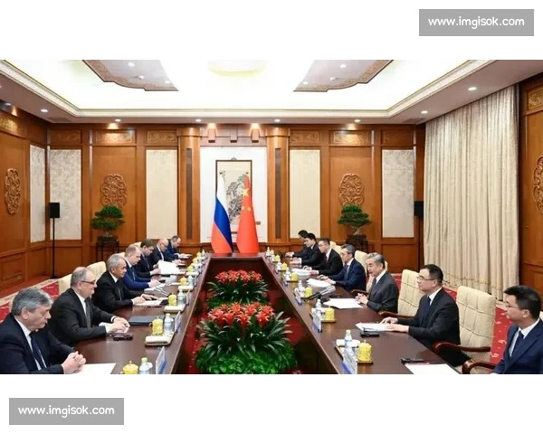 举行中外高层会谈推动合作共识深化交流实现互利共赢发展新局面