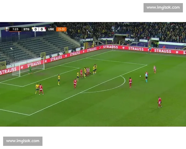 任意球精准施射瞬间定格精彩瞬间攻破对方球门